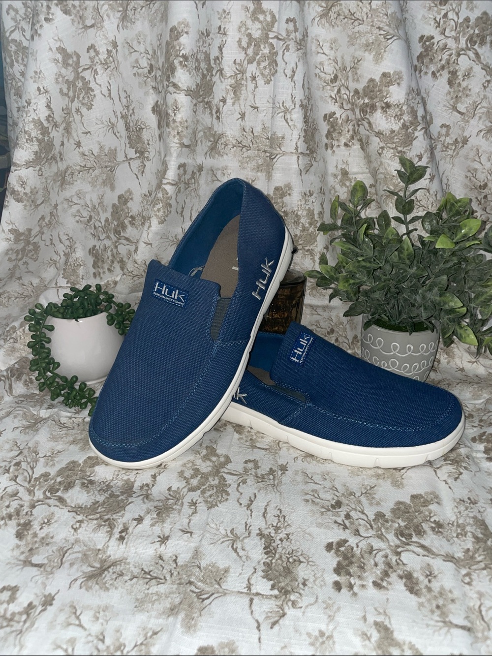 NEW- Huk Men's Slip-On Canvas Loafers boat shoe in Navy Blue with White Sole